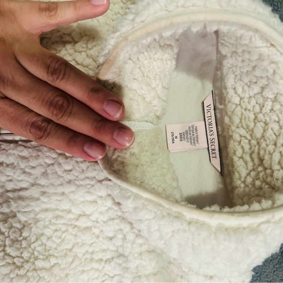 Victoria's Secret Off-White Sherpa Jacket - Picture 3 of 4